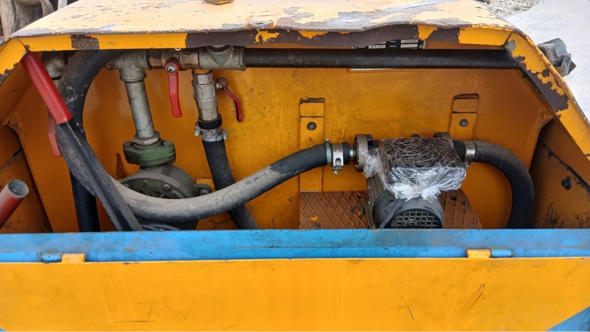 Accessori per altri veicoli: Dieseltank 2000 Liter – Usato da Niederbipp venduto da baggerch 2