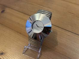 Elegante Damenuhr mit elastischem Band