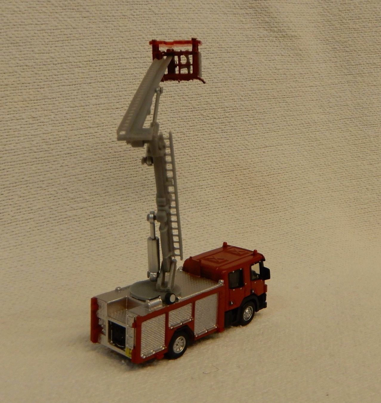 Modellini di ferrovie: Feuerwehr Auto 8502 M 1:160 – Nuovo e nell'imballaggio originale da Rupperswil venduto da Ropi03 3