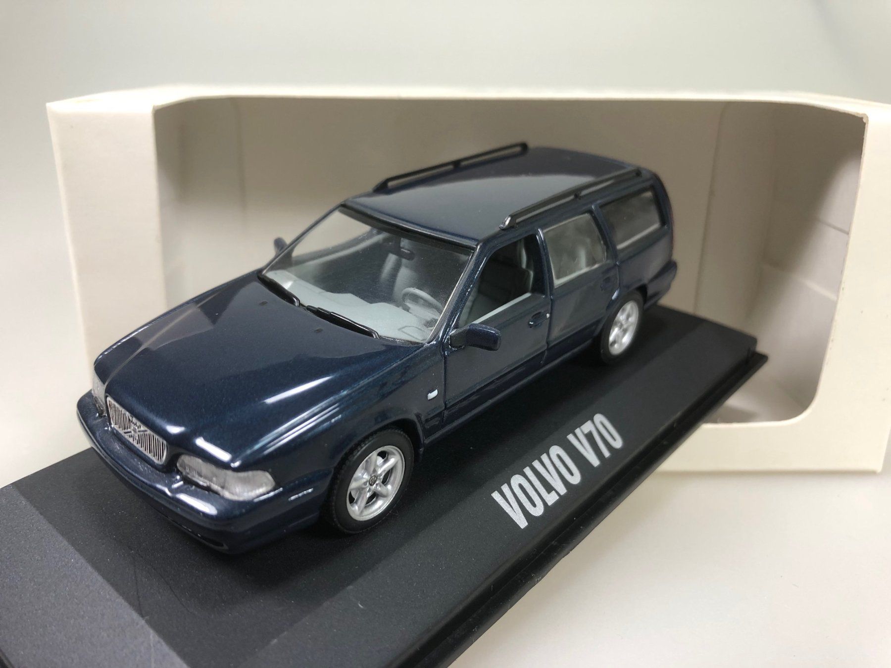 Volvo V70 - Minichamps - 1:43 (Gebraucht) in Widen für CHF 58