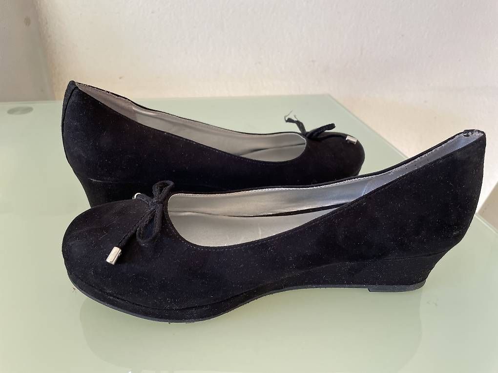 Damenschuhe: Chaussures daim pointure 36 – Gebraucht aus Puidoux von neg_9p7m 2