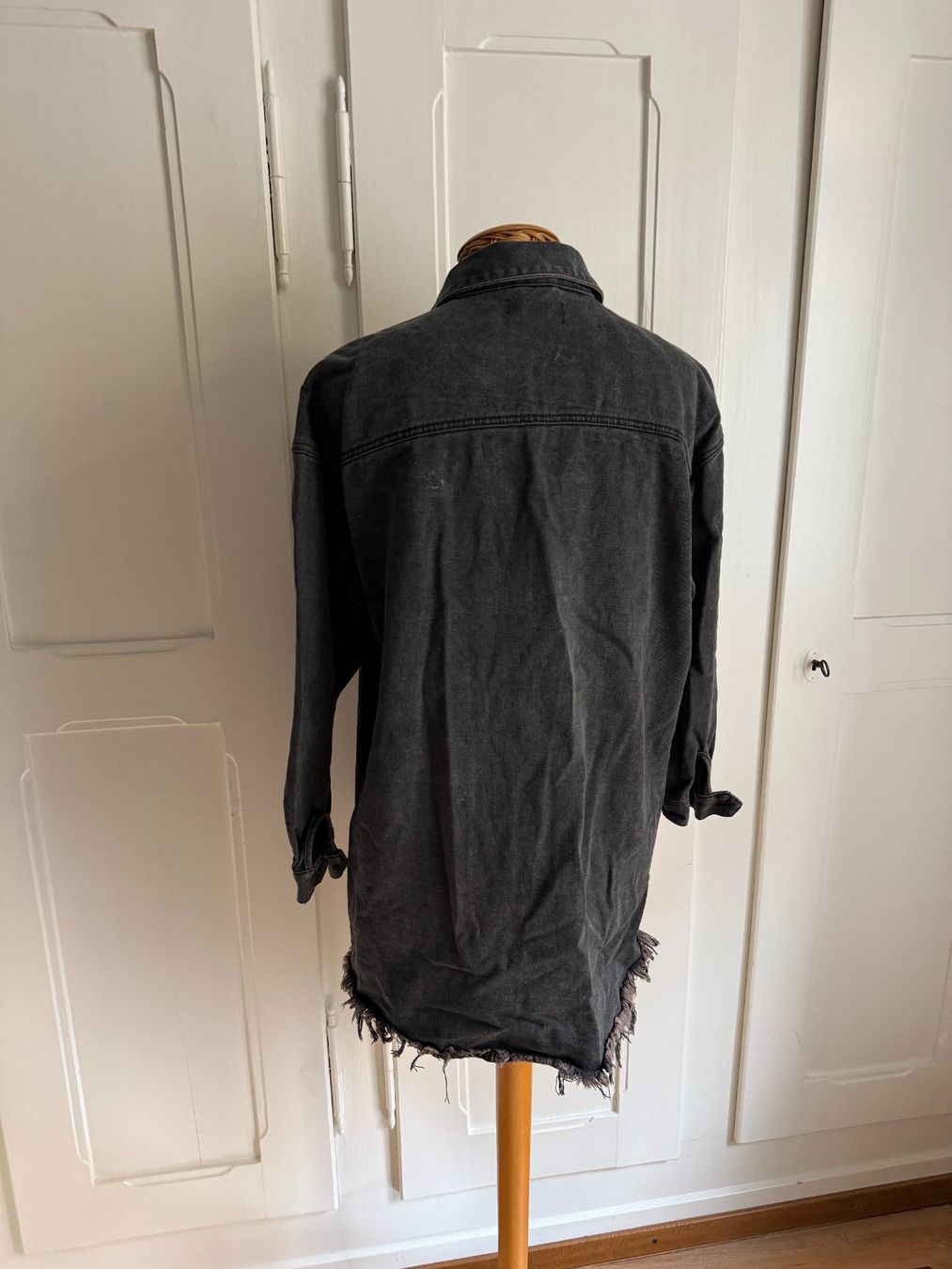 Vestes: MISSGUIDED - Hemdjacke dunkelgrau oversized 38 – D'occasion à Zürich par Diazaio 2