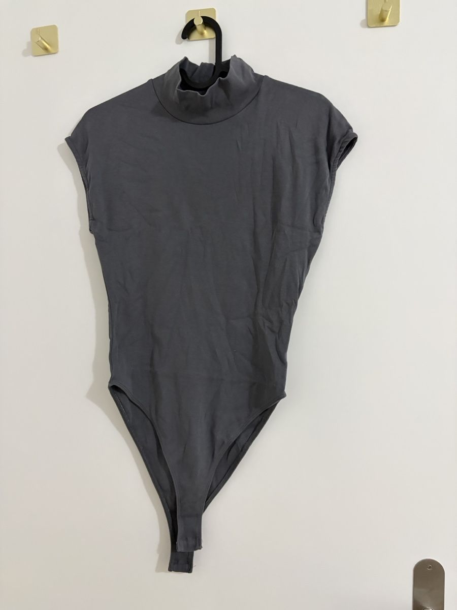 Zara Top: Body col roulé gris manches courtes – Usato da Monthey venduto da Sevdije.Kololli