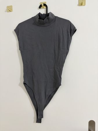Body col roulé gris manches courtes