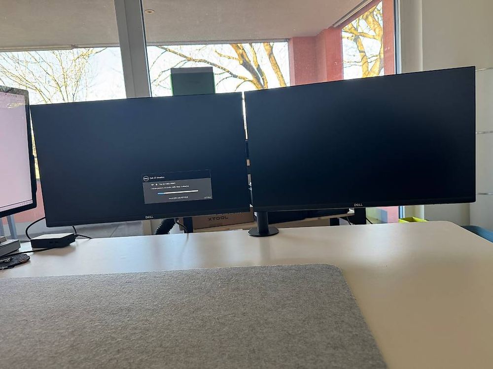 Dell Ecrans: 2x 27" Bildschirm von DELL mit Bildschirmhalterung, wie neu – D'occasion à Mellingen par inxide 1