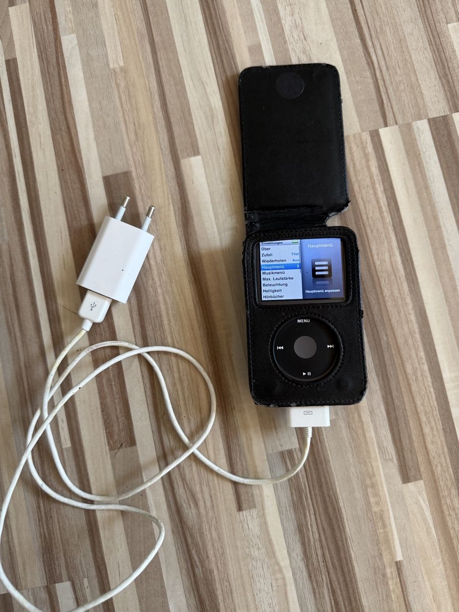 Apple Tragbarer Mediaplayer: Apple iPod Classic 160GB  mit Ladekabel – Gebraucht aus Dielsdorf von bambus1 2