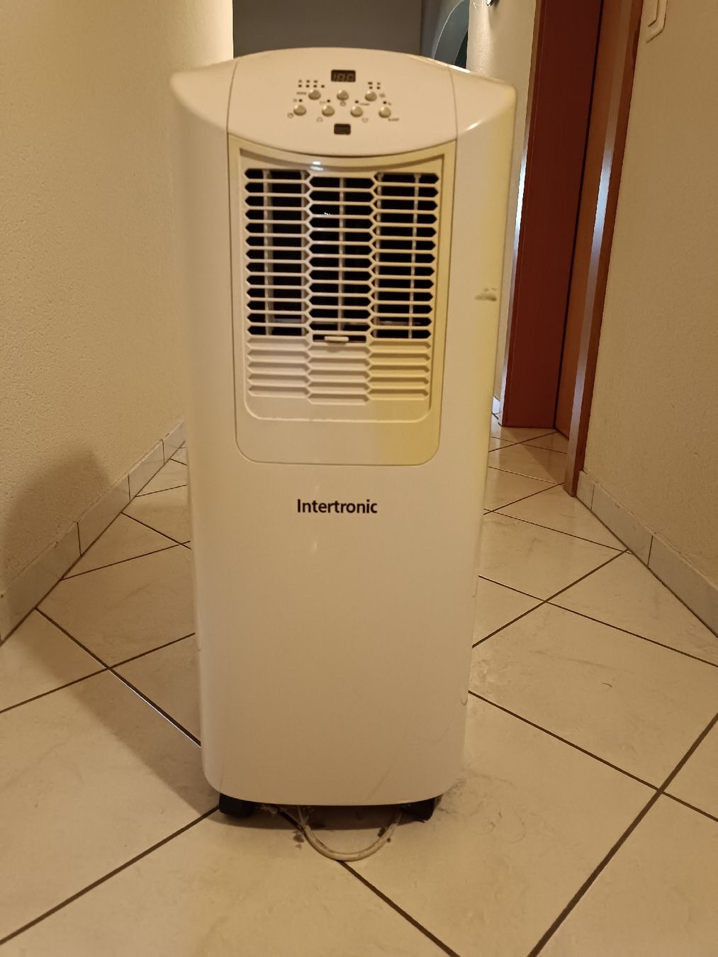 Klimageräte: Intertronic Klimagerät - mobile Klimaanlage  – Gebraucht aus Visperterminen von p4scal