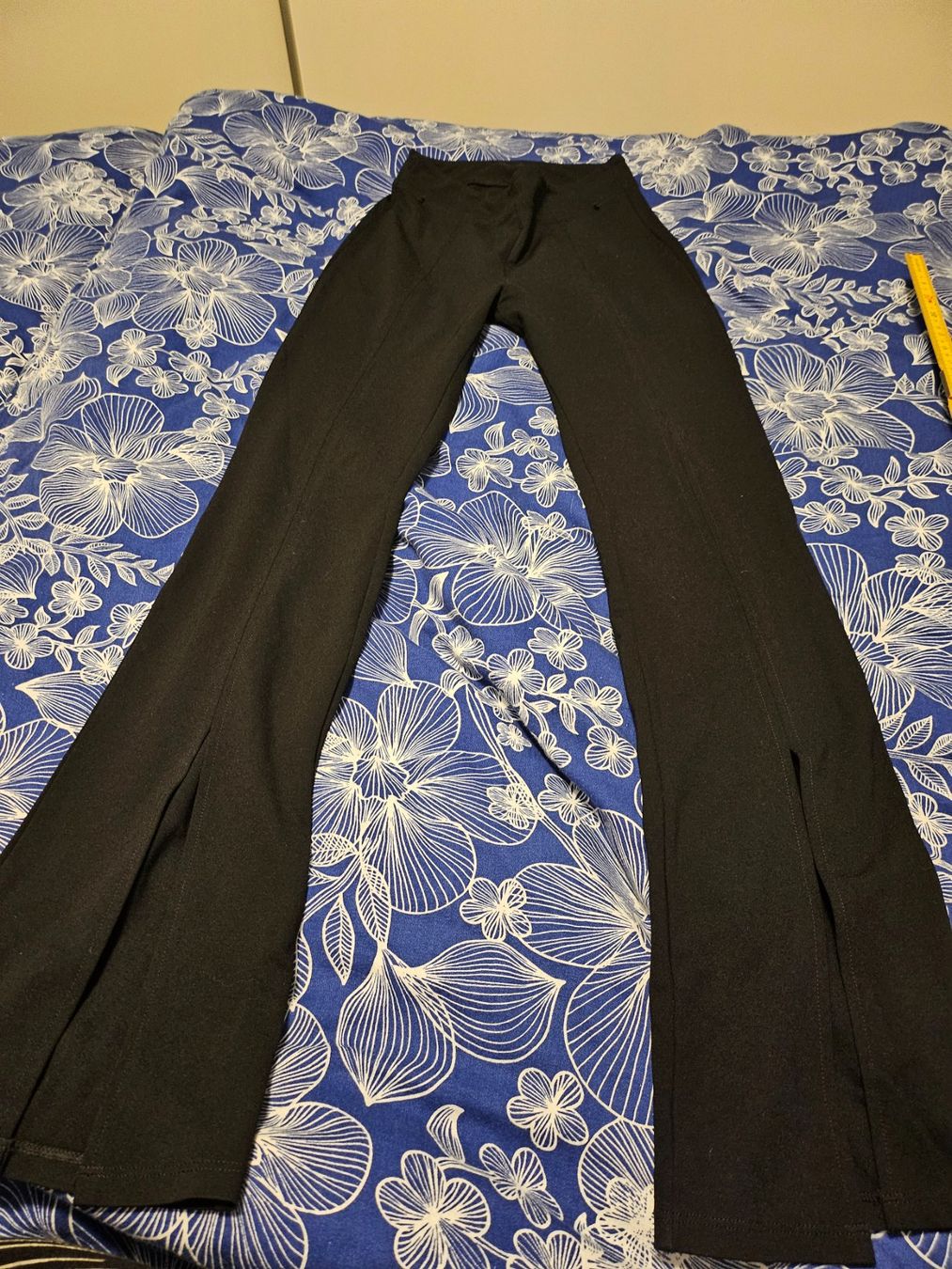 Calzedonia Pantaloni: Hose gr xs calzedonia – Nuovo (secondo la descrizione) da Dietikon venduto da Eleda