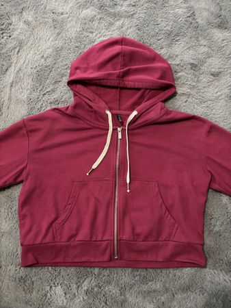 Chicoree Burgundy Cropped Hoodie, size M