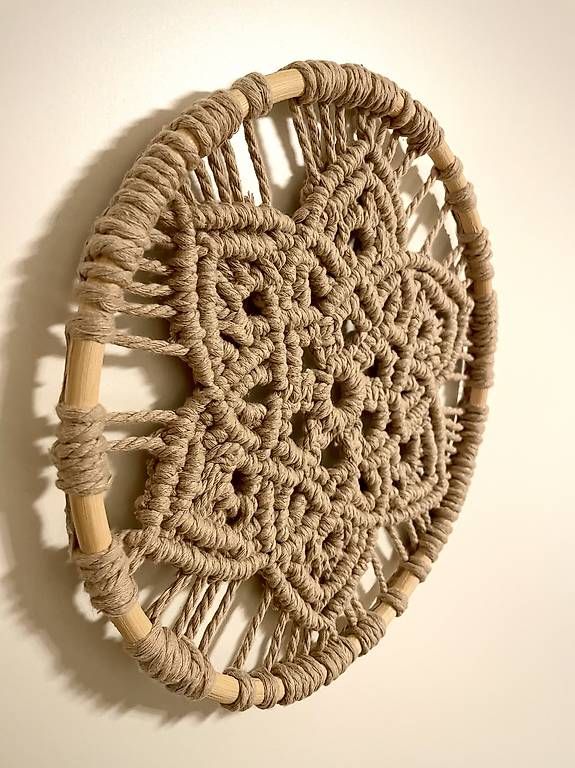 Tutte le decorazioni: Makramee Wanddeko - Unikat (25 cm) – Usato da Hausen AG venduto da SolivaLab 1