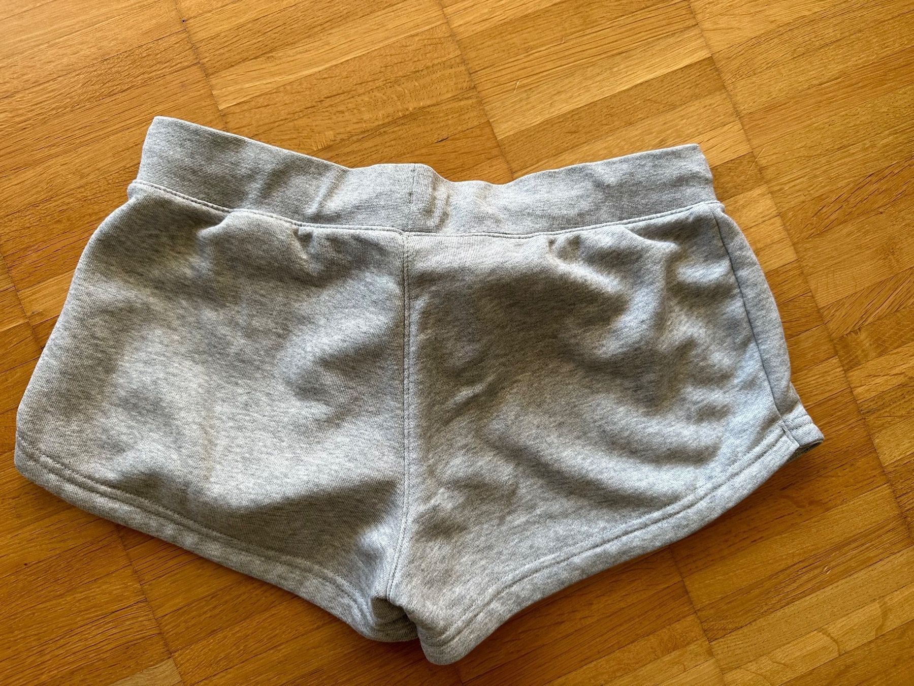 Reebok Pantaloni: Kurze Hose - Sweatpants - Reebok - Grau - S – Usato da Zug venduto da tami12 2