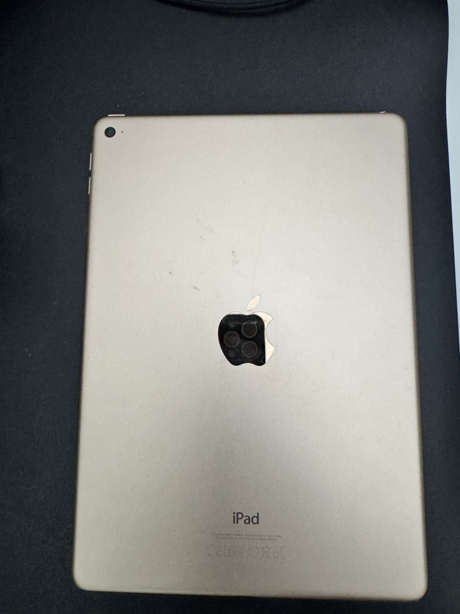 Apple Tablet PC: Apple iPad Gold – Gebraucht aus Russikon von aar_j9pm