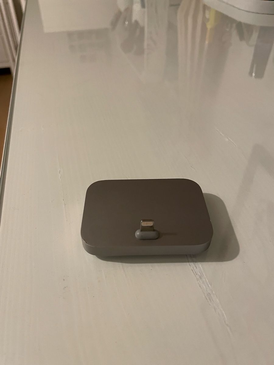Docking station: Apple iPhone Ladestation Grau – Usato da Schwerzenbach venduto da coccanella 1