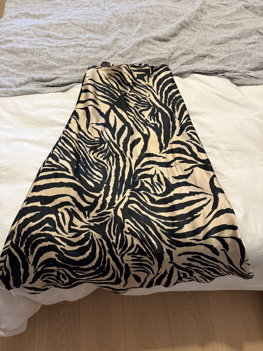 Jupes: Rock mit Zebra Muster beige/schwarz. Gr. 36 – D'occasion à Zürich par afterglow27