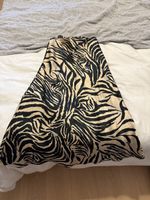 Rock mit Zebra Muster beige/schwarz. Gr. 36