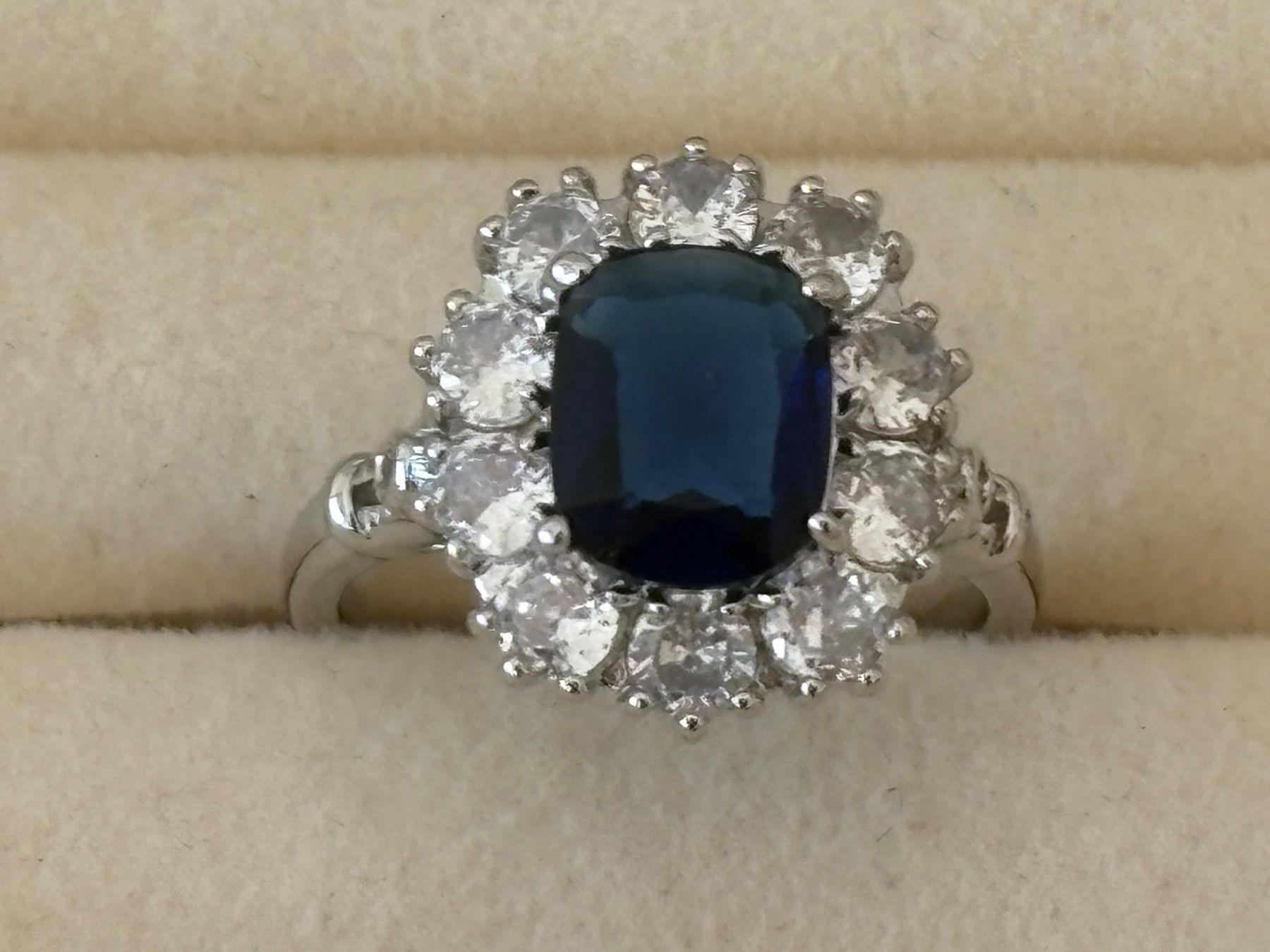 Anelli: Luxus Elegante Gr.18/8 Ring Farbe: Silber/blau – Nuovo (secondo la descrizione) da Biel-Bienne venduto da Roserosse13