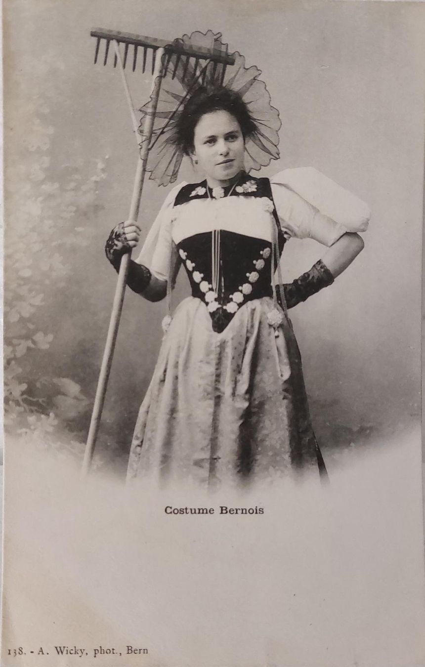 Cartoline postali: BERNERIN - Costume Bernois – Usato da Delémont venduto da Domdom1