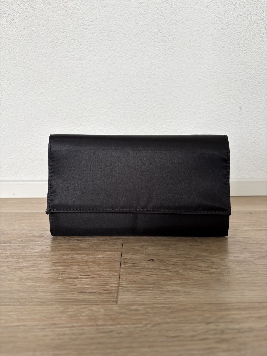 Borse da donna: Schwarze Clutch mit silberner Kette - NEU – Nuovo (secondo la descrizione) da Staufen venduto da yam_6989