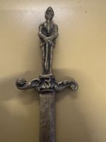 Brief/Briefo in Figur Ritter  aus Messing antik