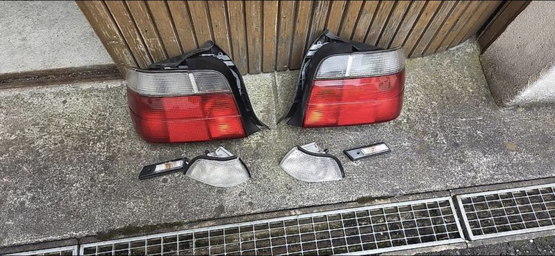 BMW Tutti pezzi di ricambio auto: BMW E36 Rückleuchten Set & Blinker – Usato da St. Gallen venduto da justmeeee