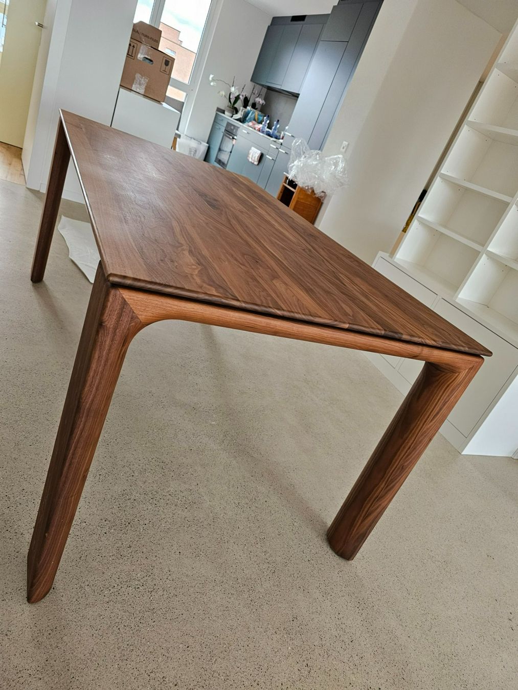 Rolf Benz Set di tavolo e panche: Esszimmer-Ensemble aus Nussbaum inkl. Lederstühle – Nuovo (secondo la descrizione) da Rheinfelden venduto da Formiga1