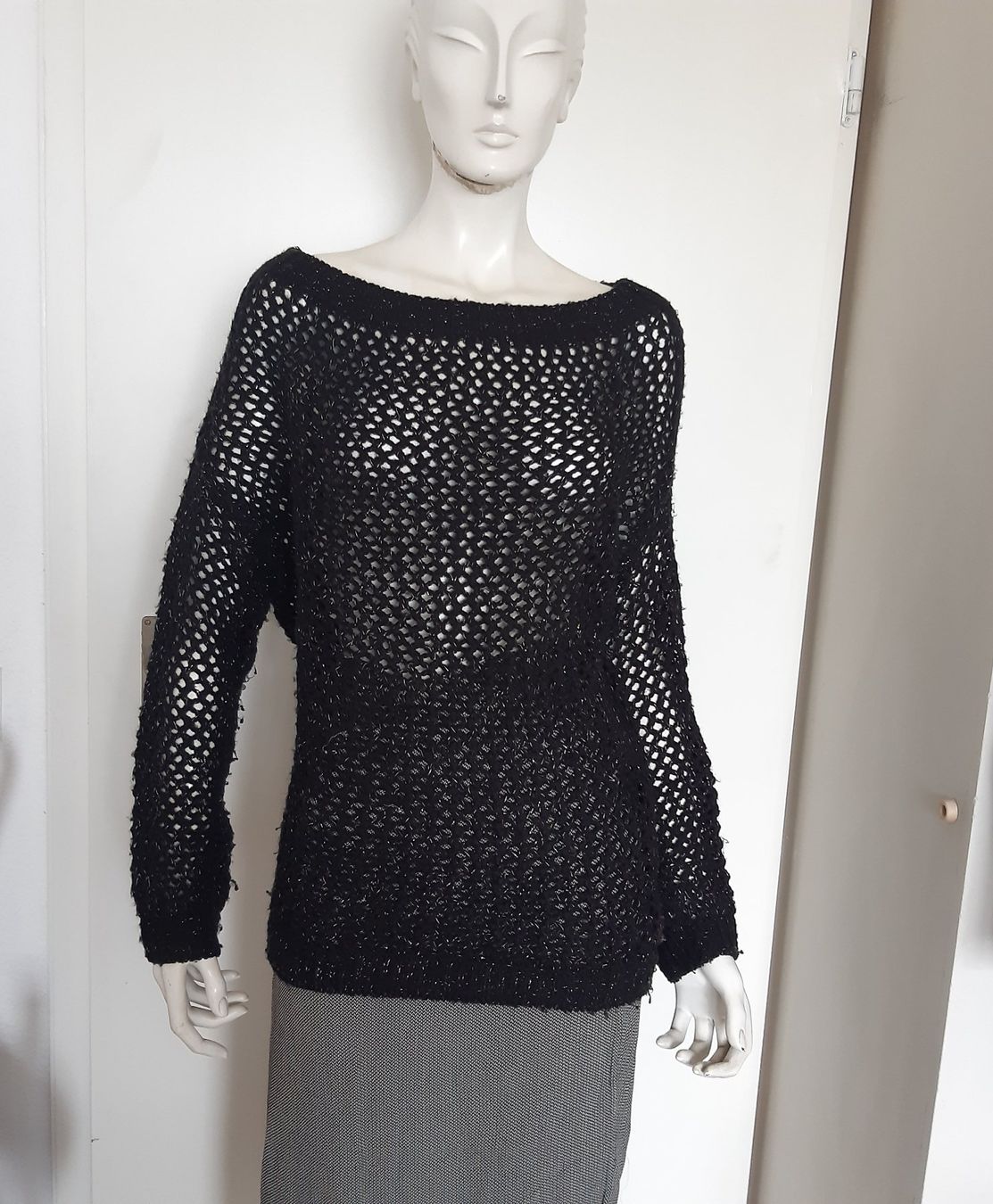 Pullover & Sweatshirts: Schwarzer Strickpullover, locker gestrickt - perfekt für ... – Gebraucht aus Horgen von Amanda30