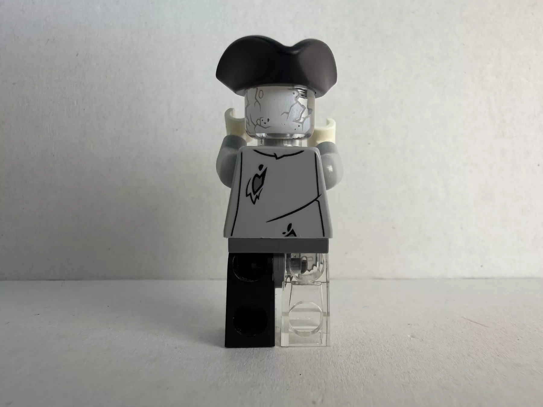Lego Statuette: Officer Magda – Usato da Neftenbach venduto da Elitebricks 3