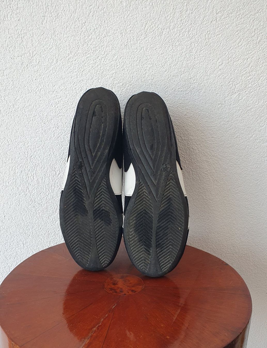 Damenschuhe: Ochsner sneaker suède noir Gr. 38 – Gebraucht aus Erde von zakleblanc 5