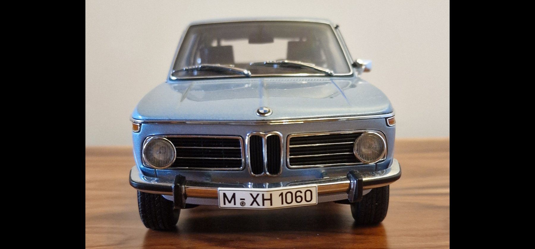 Autoart Modellini d'auto: Autoart 1:18 BMW 2000 Touring hellblau metallic – Usato da Rüti b. Büren venduto da tempo50 3