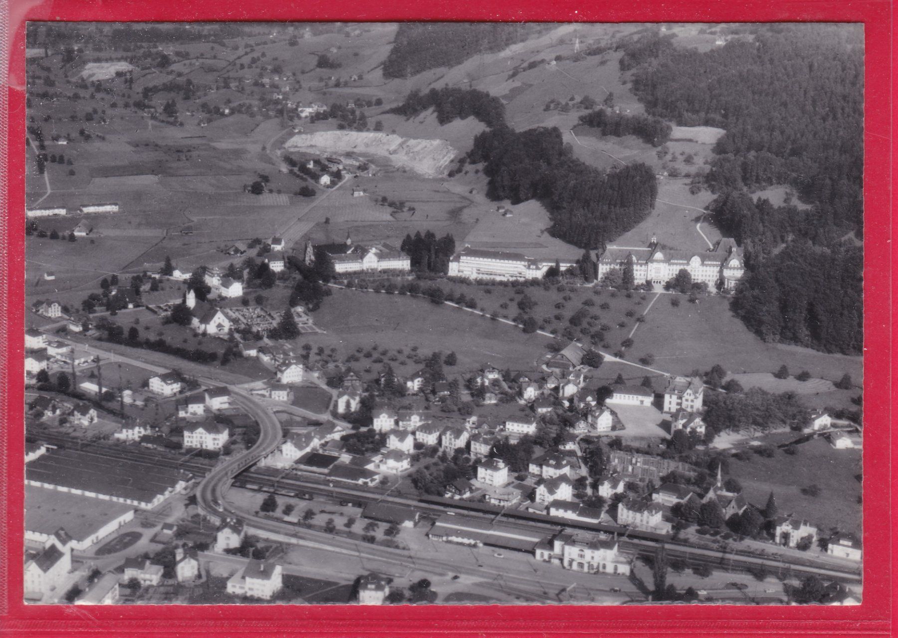 Cartoline postali: INGENBOHL SZ – Usato da Oberrieden venduto da Gebirgsstelze