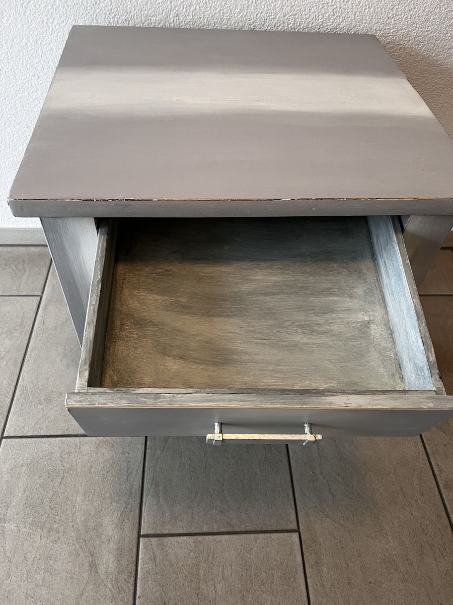 Tische: Beistelltisch mit Schublade, Old Look, Grau – Gebraucht aus Flurlingen von MIPILG 5