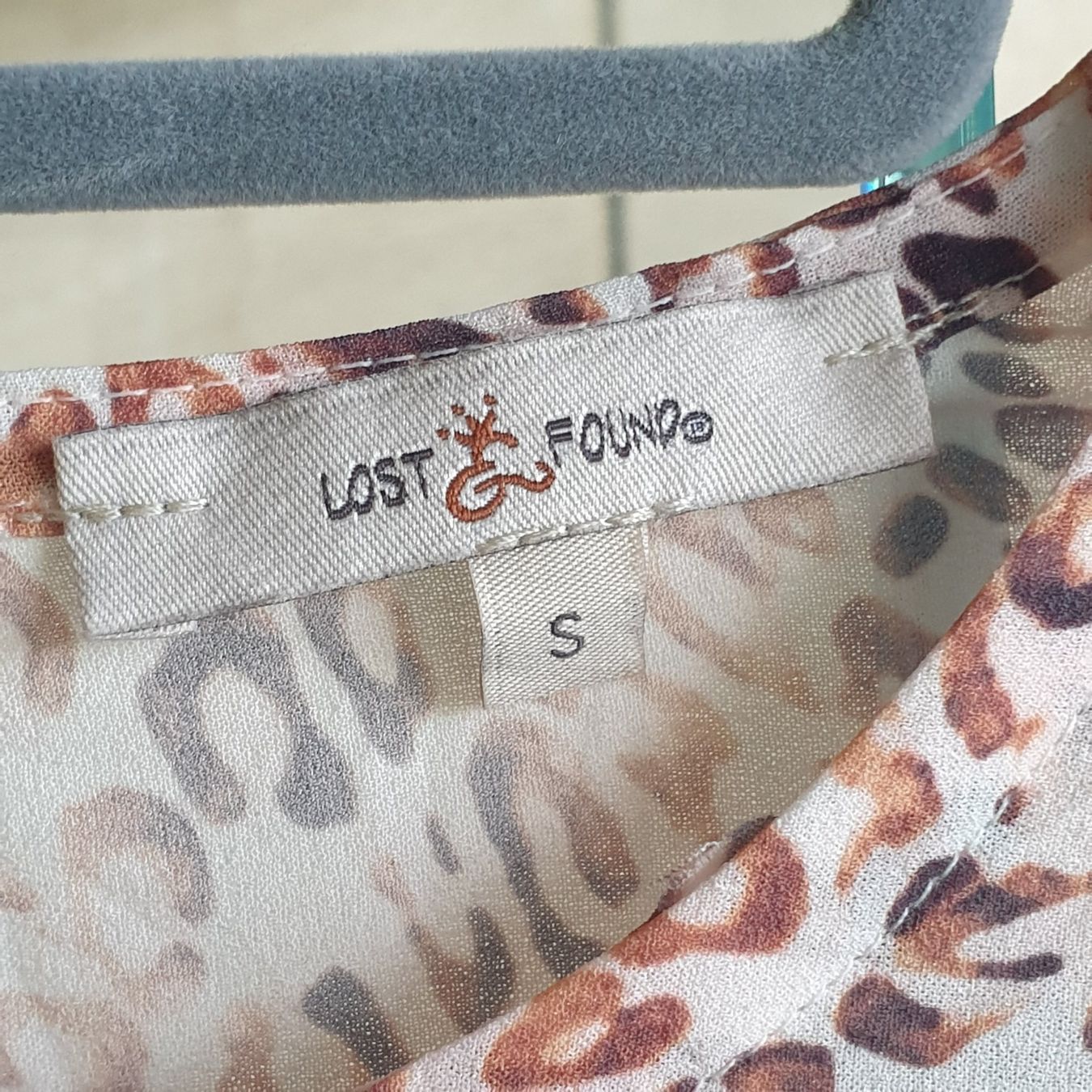 Camicette: 🐸 BLUSE TOP LOST & FOUND S LEO MUSTER – Usato da Môtier (Vully) venduto da Frogs 3