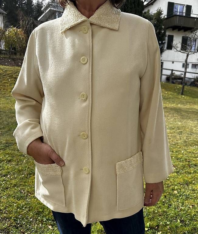 Jacken: Leichte Blazer-Jacke cremeweiss, Gr. 44 – Gebraucht aus Thalwil von and_fdf5 1