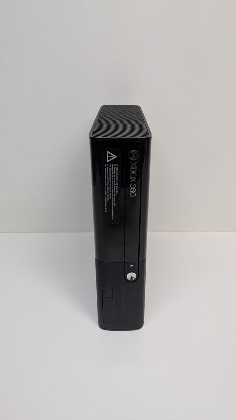 Microsoft Console: Microsoft Xbox 360 E Konsole, 228 GB – Usato da Menziken venduto da mame18 1