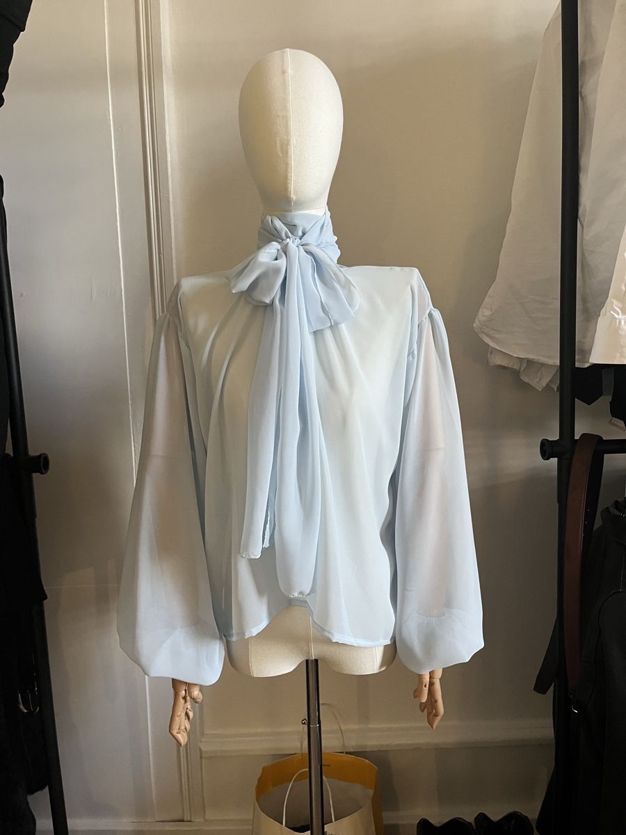 Camicette: Self sown Light Blue Chiffon Blouse with Tie – Usato da Zürich venduto da Melina.A 1