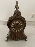 Pendule de Paris, cheminée rouge