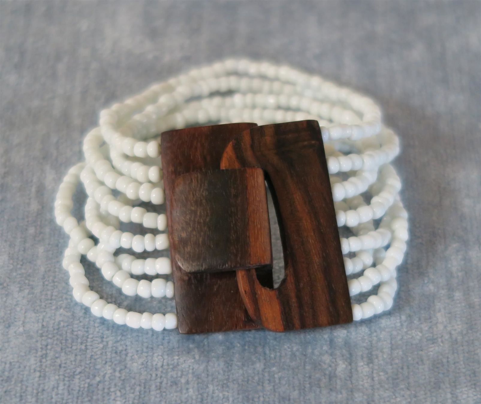 Bracciali & Braccialetti: Armband mit Glasperlen, Holzverschluss. – Usato da Brittnau venduto da marlenestone