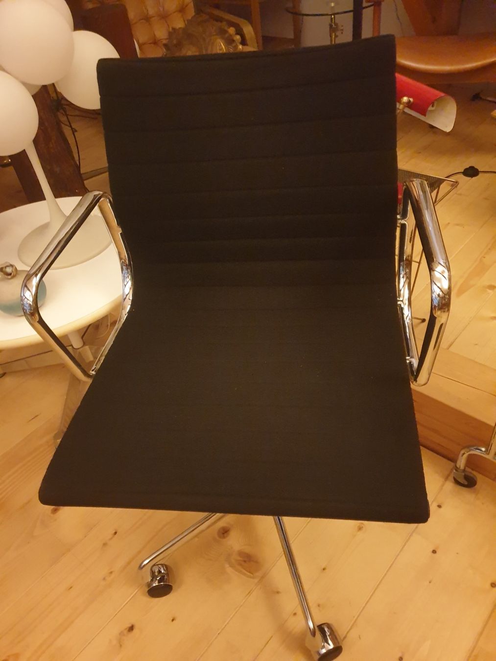 Vitra Chaises: Eames Vitra EA 117 Office Chair – D'occasion à rebstein par spacy73 3