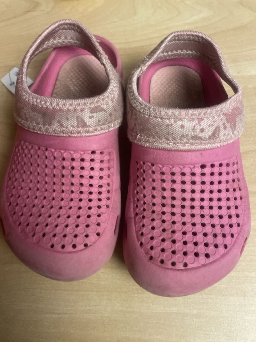 Scarpe per ragazze: Kinder Clogs pink Gr.28 gebraucht – Usato da Obergerlafingen venduto da cabo4 1