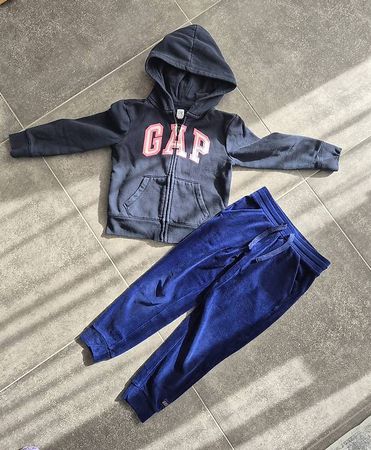 Gap Jäckli und Skechers Hose