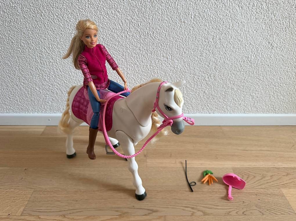Bambole: Barbie Traumpferd interaktive Pferd, das auf dich reagiert! – Usato da Hüttikon venduto da Mellie422