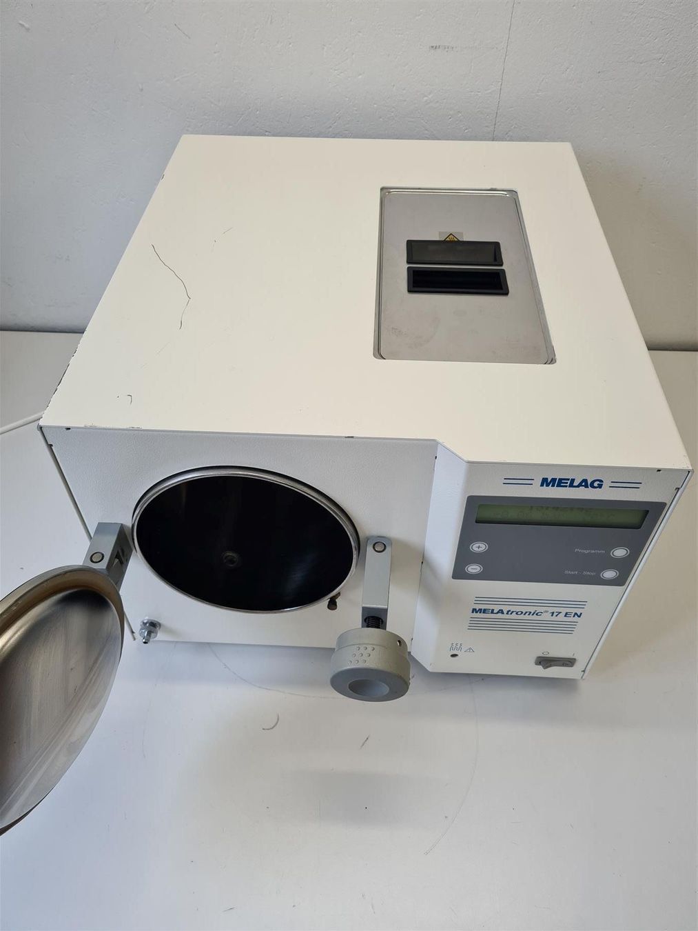 Tutte le macchine: MELAG MELAtronic 17 EN Autoklav – Usato da Niederdorf venduto da LeptonAG_Labor 4