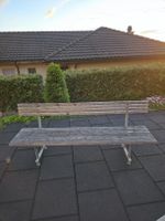 Holzbänke