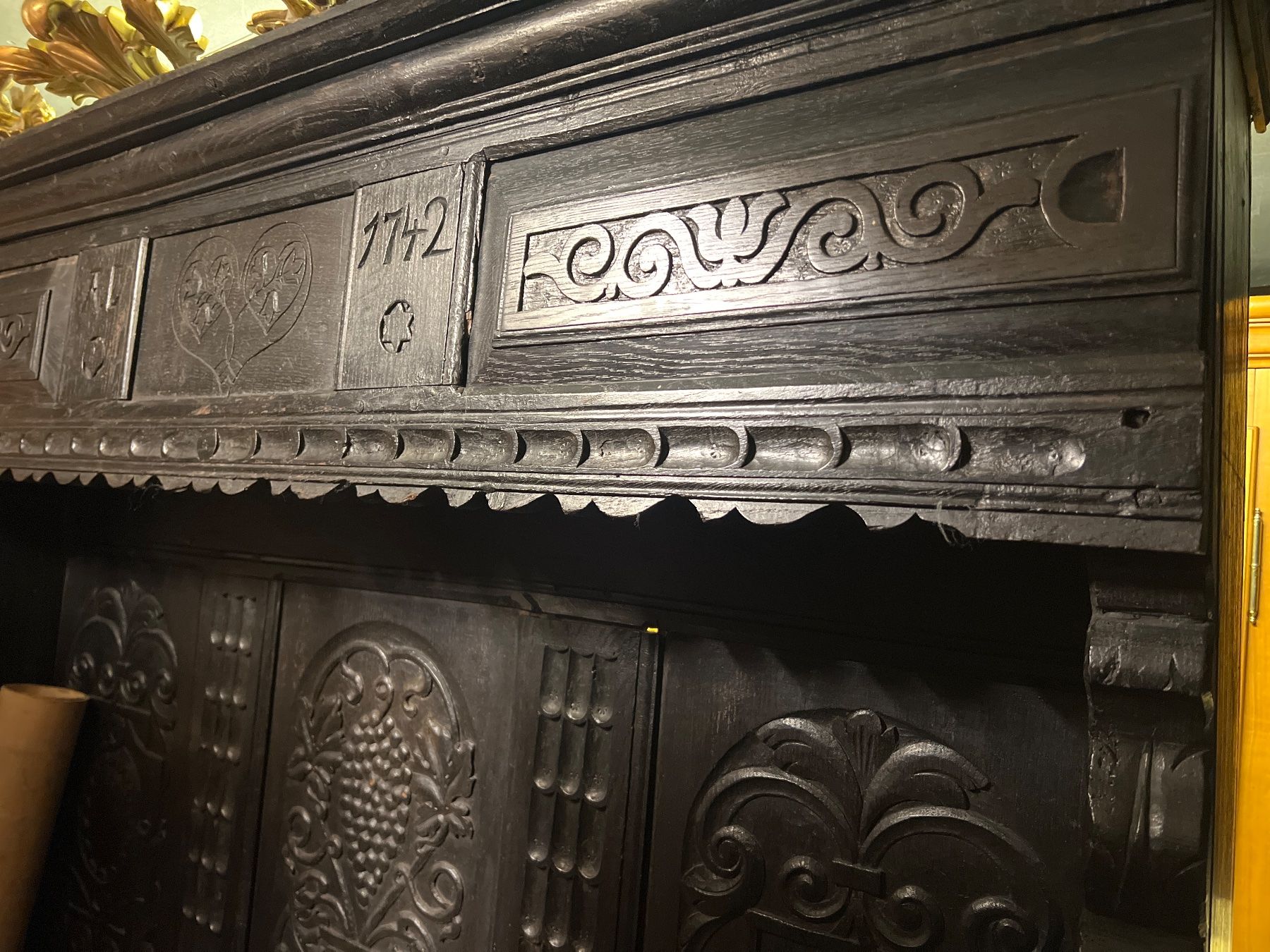 Bänke: Antike massive Restaurant Bank anno 1742 – Gebraucht aus Rorschach von TimelessTrading 2
