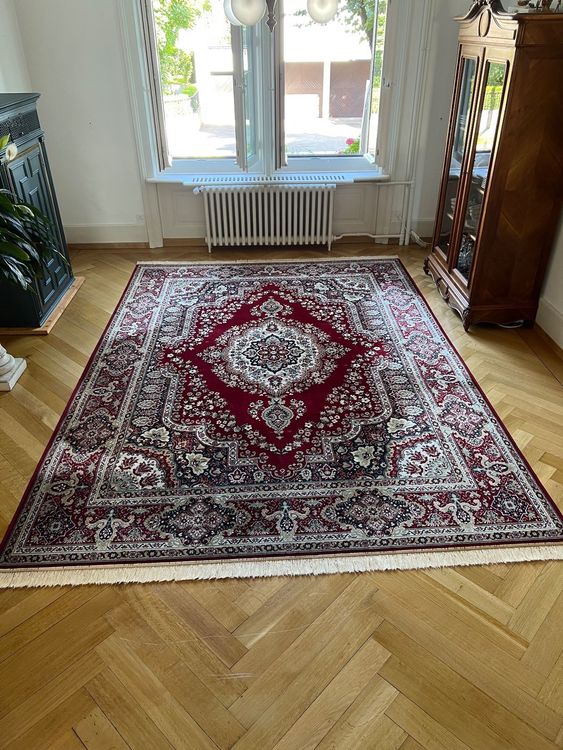 Riesiger dunkelroter Teppich | Kaufen auf Ricardo