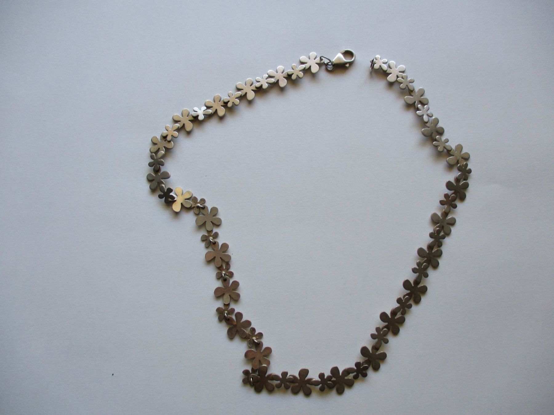Colliers: Collier fleurs argent 925 – D'occasion à La Sarraz par vic_v6kz
