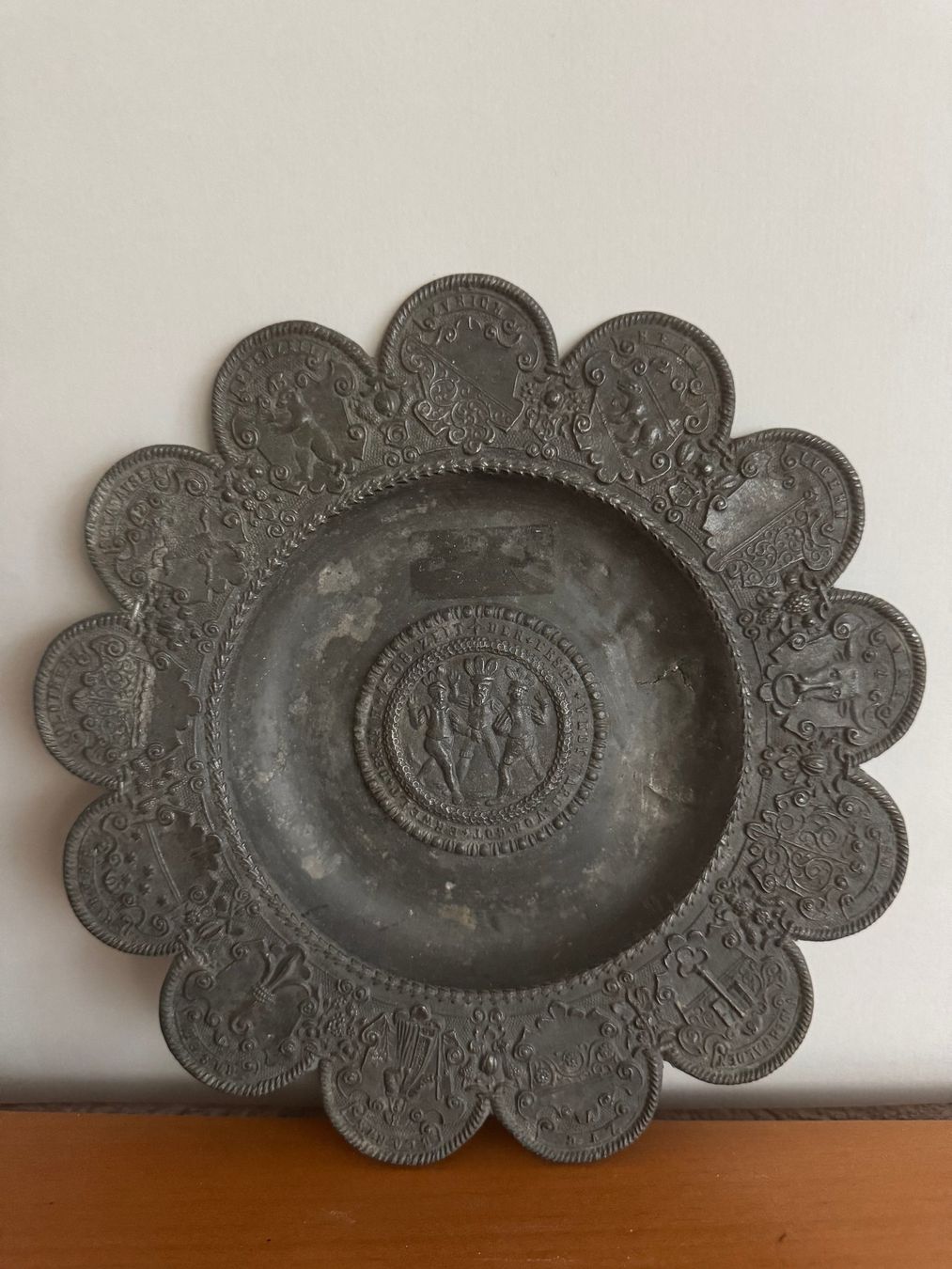 Tutte le decorazioni: Antiker Wandteller – Usato da Murten venduto da Bodoni59