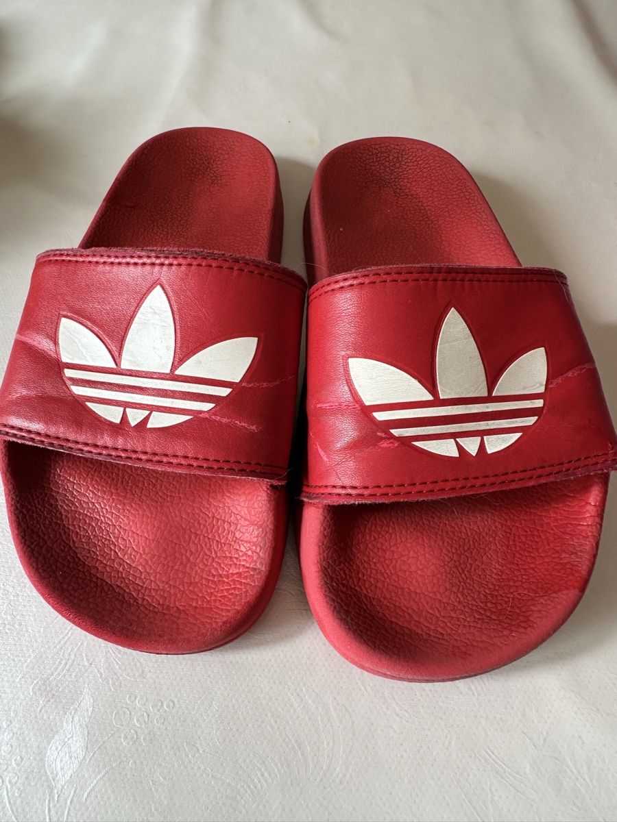 Adidas Herrenschuhe: Claquettes Adidas rouges pointure 36 – Gebraucht aus Marly von Kouli