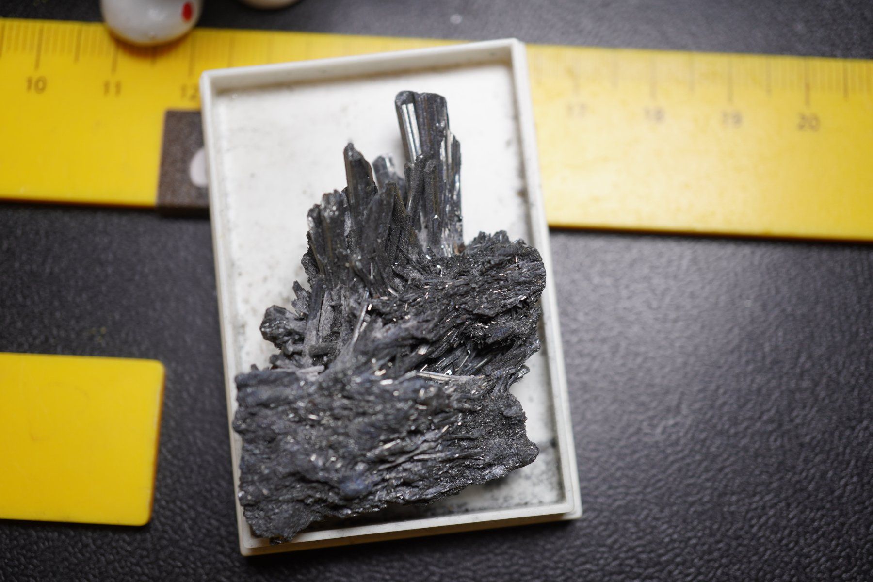 Minerali & Pietre curative: Stibnite   Kristall im  Böxli – Nuovo e nell'imballaggio originale da Eschenbach SG venduto da topstone 3