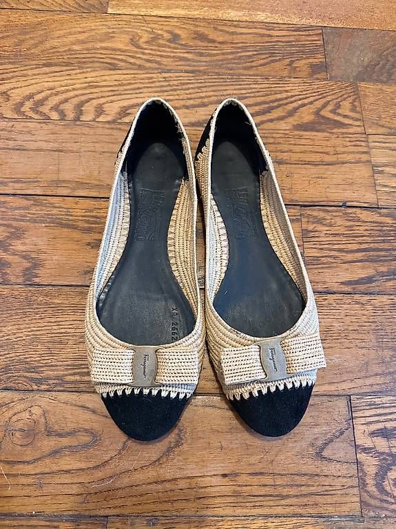 Salvatore Ferragamo Scarpe da donna: Ferragamo Vara ballerinas raffia suede - size 9 – Usato da Zürich venduto da Applepie